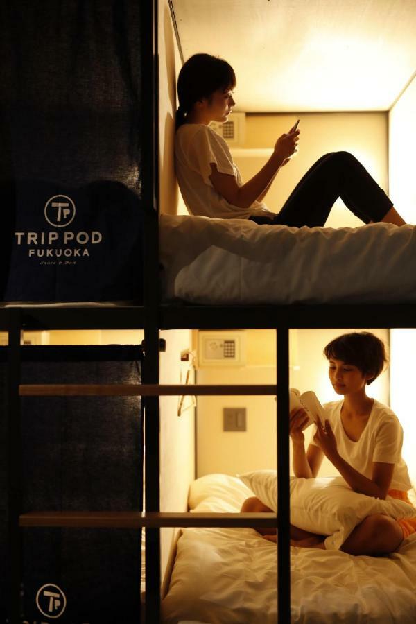 Trip Pod Fukuoka -Snack & Bed- Hostel Hakata  ภายนอก รูปภาพ